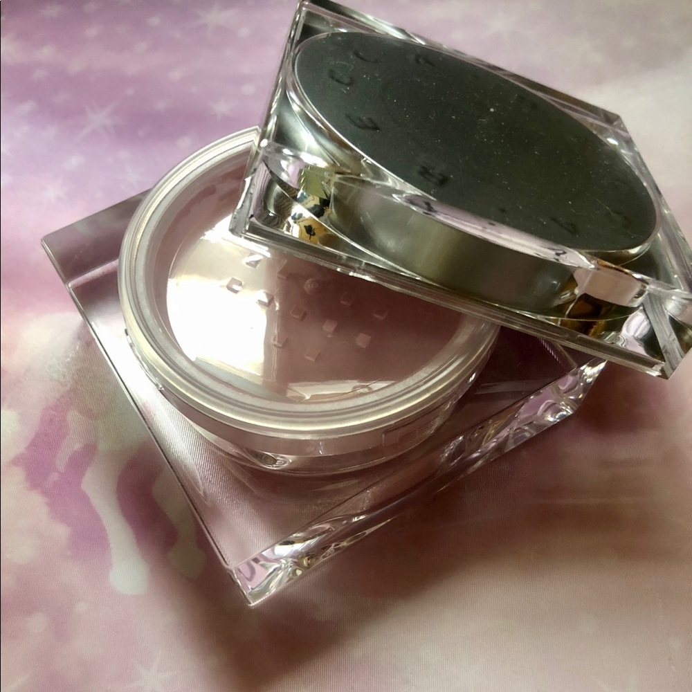 Becca Cosmetics Soft Light Blurring Powder